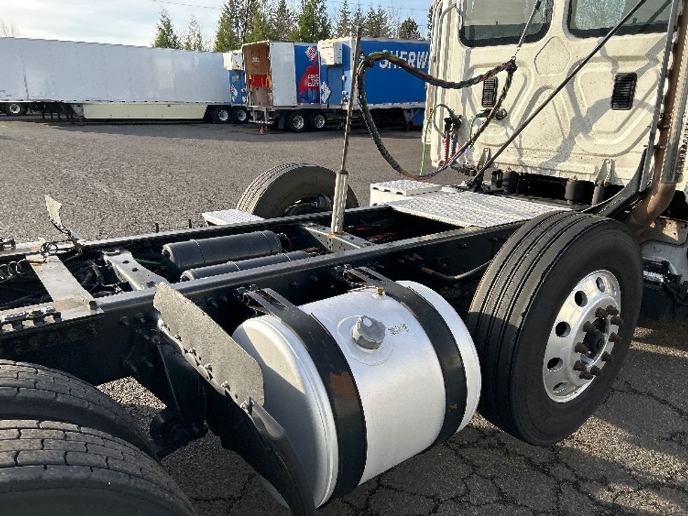 Day Cab Tractor-Heavy Duty Tractors-Freightliner-2017-Cascadia 12584ST-Clackamas-OR-773,009\n\t\tmiles-$ 26,750 - Image 19