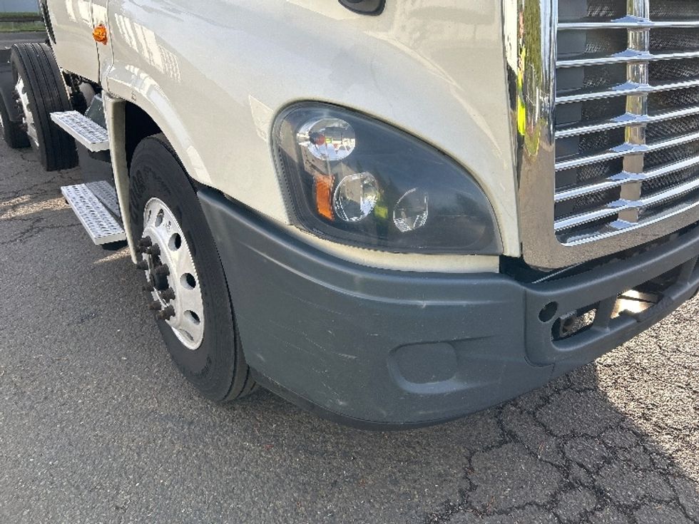 Day Cab Tractor-Heavy Duty Tractors-Freightliner-2017-Cascadia 12584ST-Clackamas-OR-773,009\n\t\tmiles-$ 26,750 - Image 21