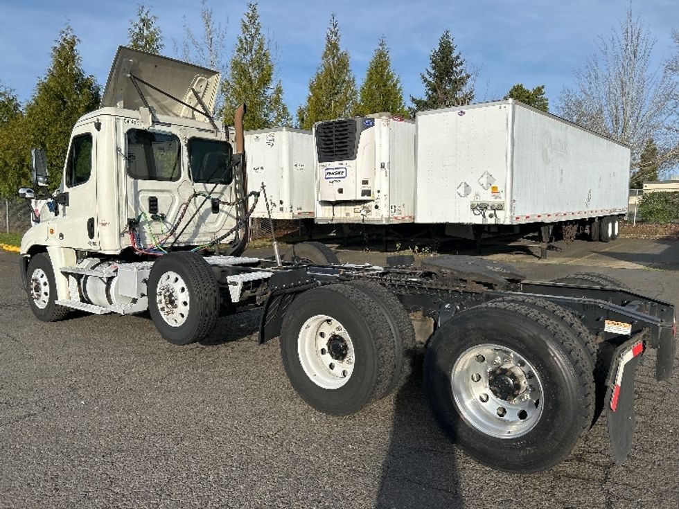Day Cab Tractor-Heavy Duty Tractors-Freightliner-2017-Cascadia 12584ST-Clackamas-OR-773,009\n\t\tmiles-$ 26,750 - Image 5