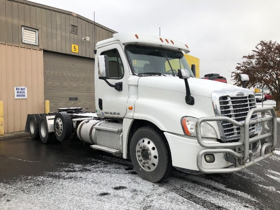 Day Cab Tractor-Heavy Duty Tractors-Freightliner-2017-Cascadia 12584ST-Spokane Valley-WA-500,930\n\t\tmiles-$ 56,500 - Image 1
