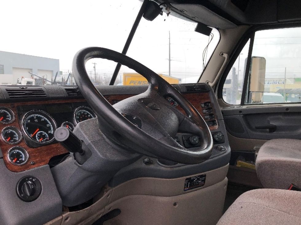 Day Cab Tractor-Heavy Duty Tractors-Freightliner-2017-Cascadia 12584ST-Spokane Valley-WA-500,930\n\t\tmiles-$ 56,500 - Image 10