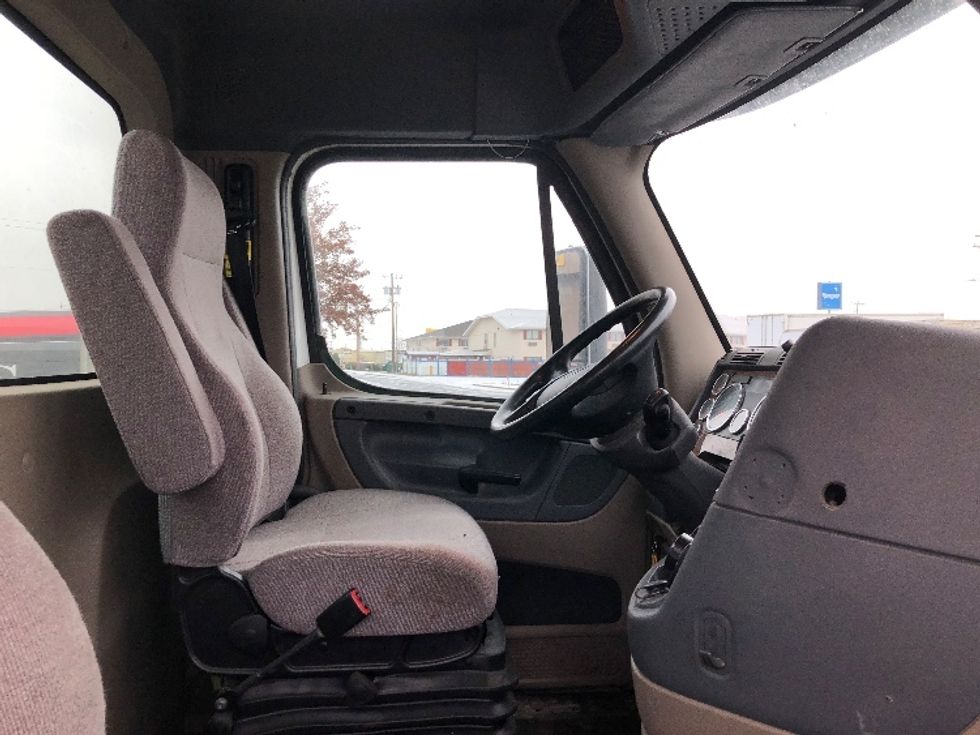 Day Cab Tractor-Heavy Duty Tractors-Freightliner-2017-Cascadia 12584ST-Spokane Valley-WA-500,930\n\t\tmiles-$ 56,500 - Image 14