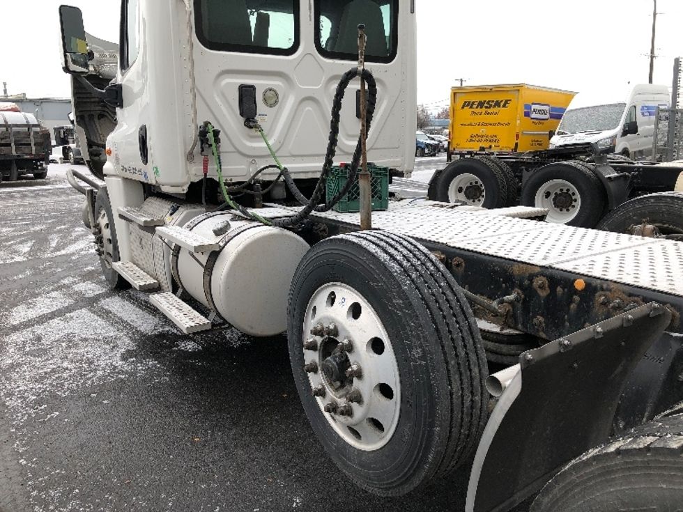 Day Cab Tractor-Heavy Duty Tractors-Freightliner-2017-Cascadia 12584ST-Spokane Valley-WA-500,930\n\t\tmiles-$ 56,500 - Image 17