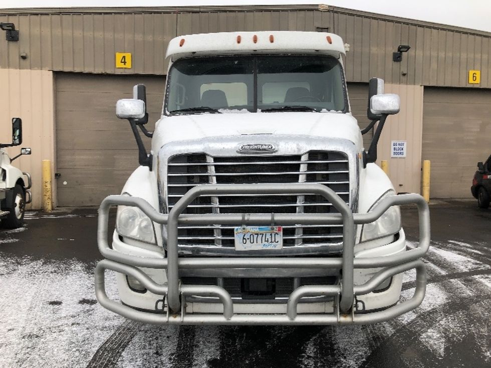 2017 Freightliner Cascadia 125" Sleeper Cab photo 2