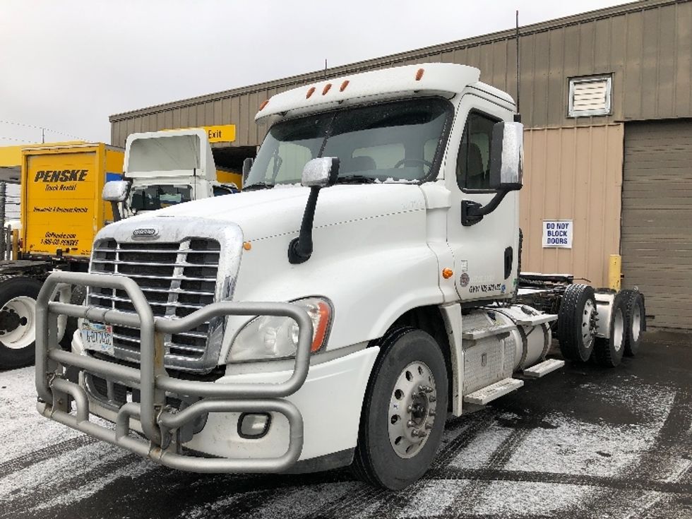 2017 Freightliner Cascadia 125" Sleeper Cab photo 3