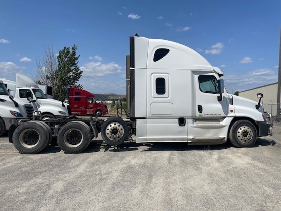 Day Cab Tractor-Heavy Duty Tractors-Freightliner-2017-Cascadia 12584ST-Spokane Valley-WA-560,373\n\t\tmiles-$ 53,000 - Image 6