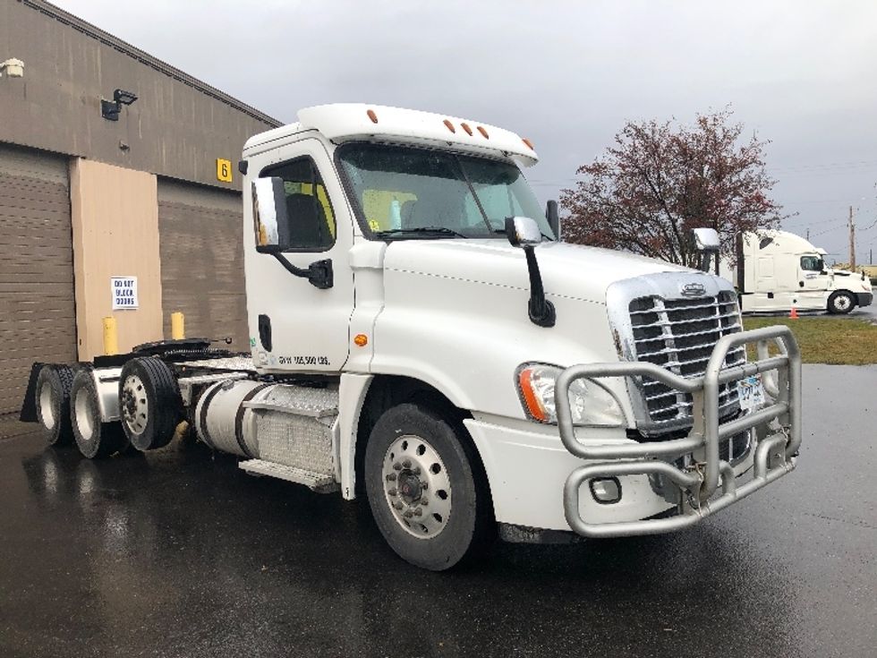Day Cab Tractor-Heavy Duty Tractors-Freightliner-2017-Cascadia 12584ST-Spokane Valley-WA-577,832\n\t\tmiles-$ 51,500 - Image 1