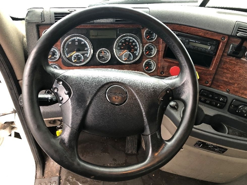 Day Cab Tractor-Heavy Duty Tractors-Freightliner-2017-Cascadia 12584ST-Spokane Valley-WA-577,832\n\t\tmiles-$ 51,500 - Image 11