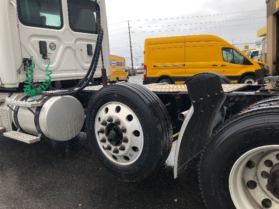 Day Cab Tractor-Heavy Duty Tractors-Freightliner-2017-Cascadia 12584ST-Spokane Valley-WA-577,832\n\t\tmiles-$ 51,500 - Image 17