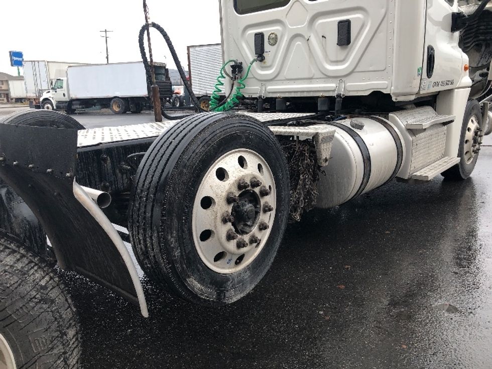 Day Cab Tractor-Heavy Duty Tractors-Freightliner-2017-Cascadia 12584ST-Spokane Valley-WA-577,832\n\t\tmiles-$ 51,500 - Image 18