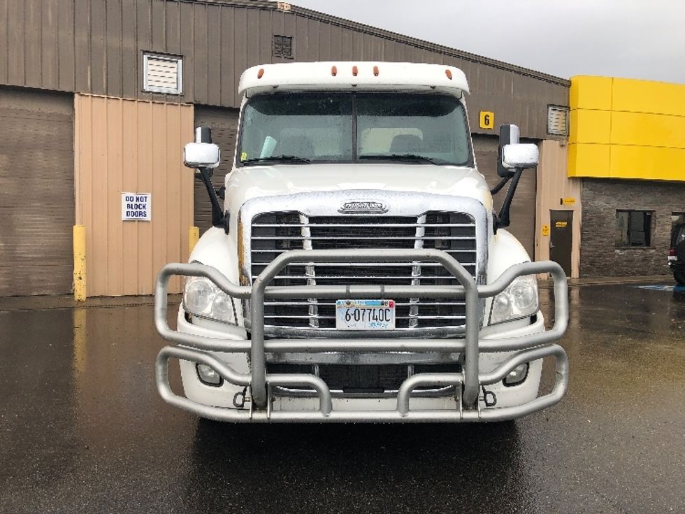 2017 Freightliner Cascadia 125" Sleeper Cab photo 2