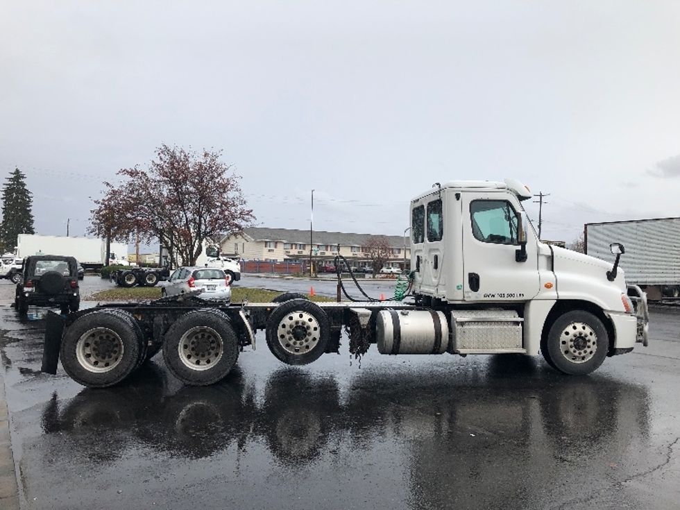 Day Cab Tractor-Heavy Duty Tractors-Freightliner-2017-Cascadia 12584ST-Spokane Valley-WA-577,832\n\t\tmiles-$ 51,500 - Image 8