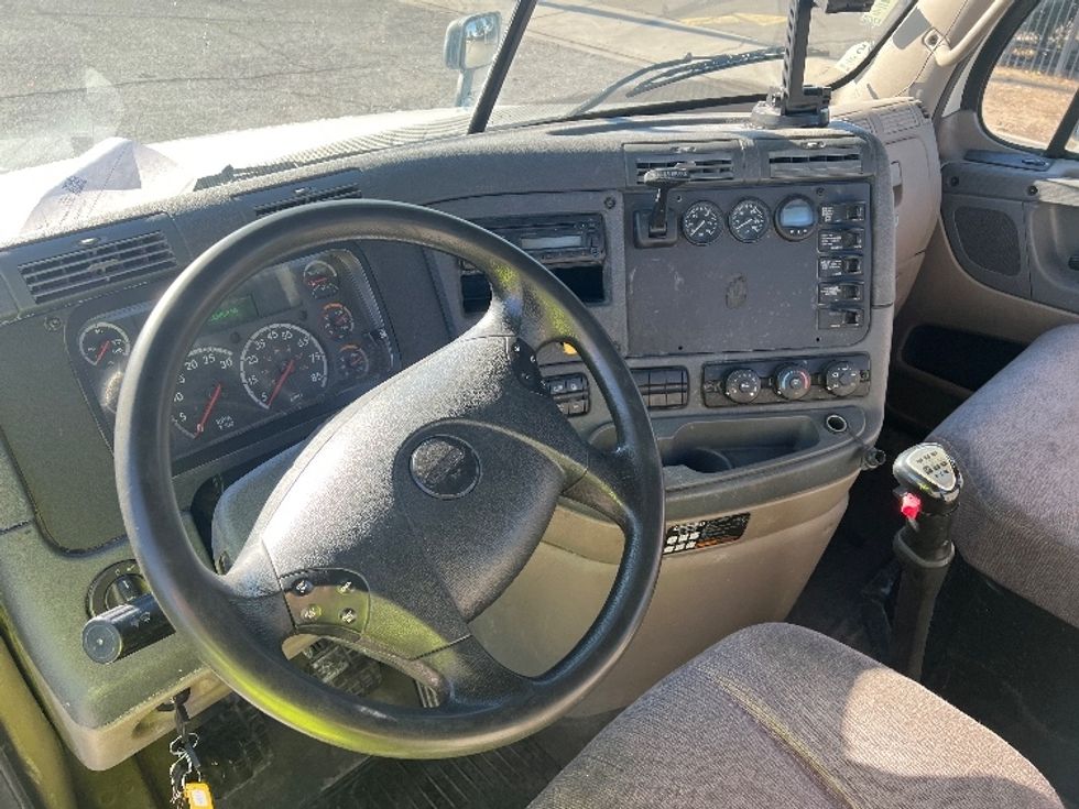 Day Cab Tractor-Heavy Duty Tractors-Freightliner-2017-Cascadia 12584ST-Torrance-CA-79,088\n\t\tmiles-$ 68,000 - Image 10