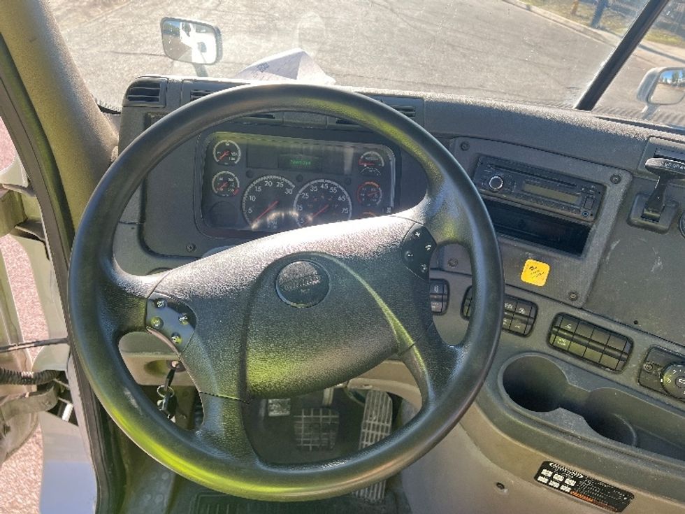 Day Cab Tractor-Heavy Duty Tractors-Freightliner-2017-Cascadia 12584ST-Torrance-CA-79,088\n\t\tmiles-$ 68,000 - Image 11