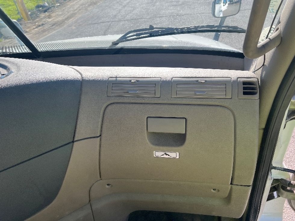 Day Cab Tractor-Heavy Duty Tractors-Freightliner-2017-Cascadia 12584ST-Torrance-CA-79,088\n\t\tmiles-$ 68,000 - Image 13