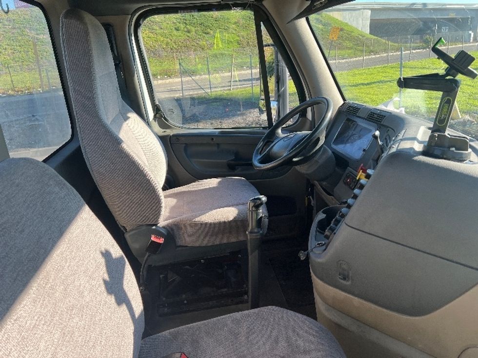 Day Cab Tractor-Heavy Duty Tractors-Freightliner-2017-Cascadia 12584ST-Torrance-CA-79,088\n\t\tmiles-$ 68,000 - Image 14