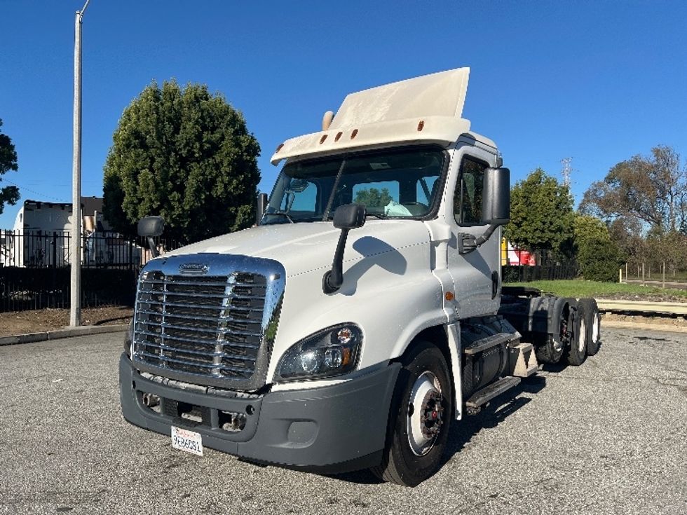 Day Cab Tractor-Heavy Duty Tractors-Freightliner-2017-Cascadia 12584ST-Torrance-CA-79,088\n\t\tmiles-$ 68,000 - Image 3