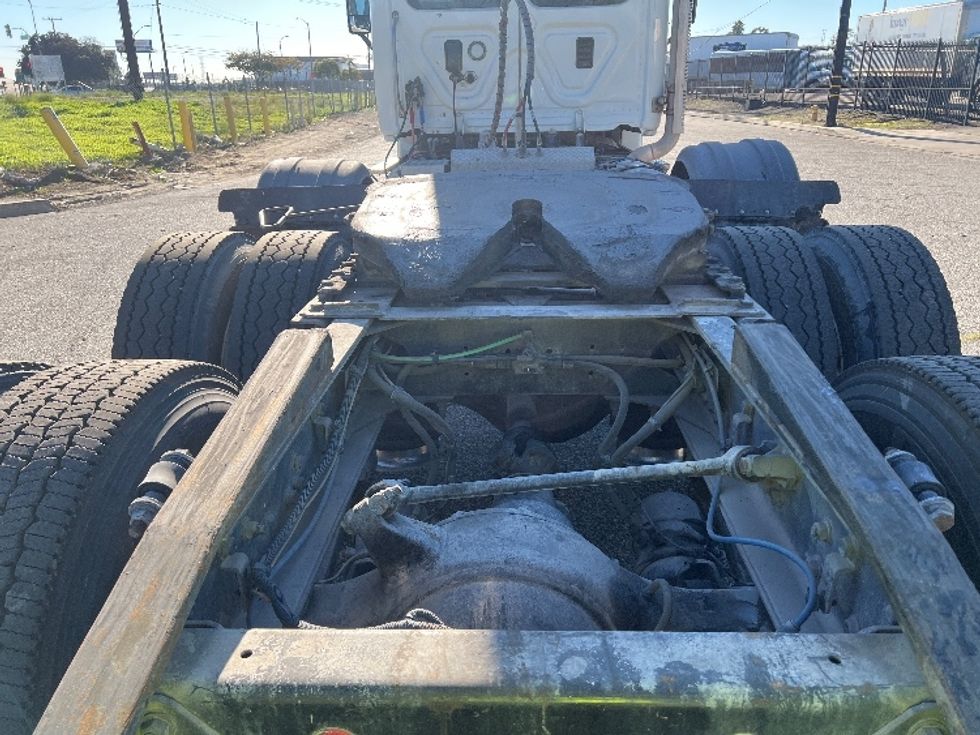 Day Cab Tractor-Heavy Duty Tractors-Freightliner-2017-Cascadia 12584ST-Torrance-CA-79,088\n\t\tmiles-$ 68,000 - Image 6
