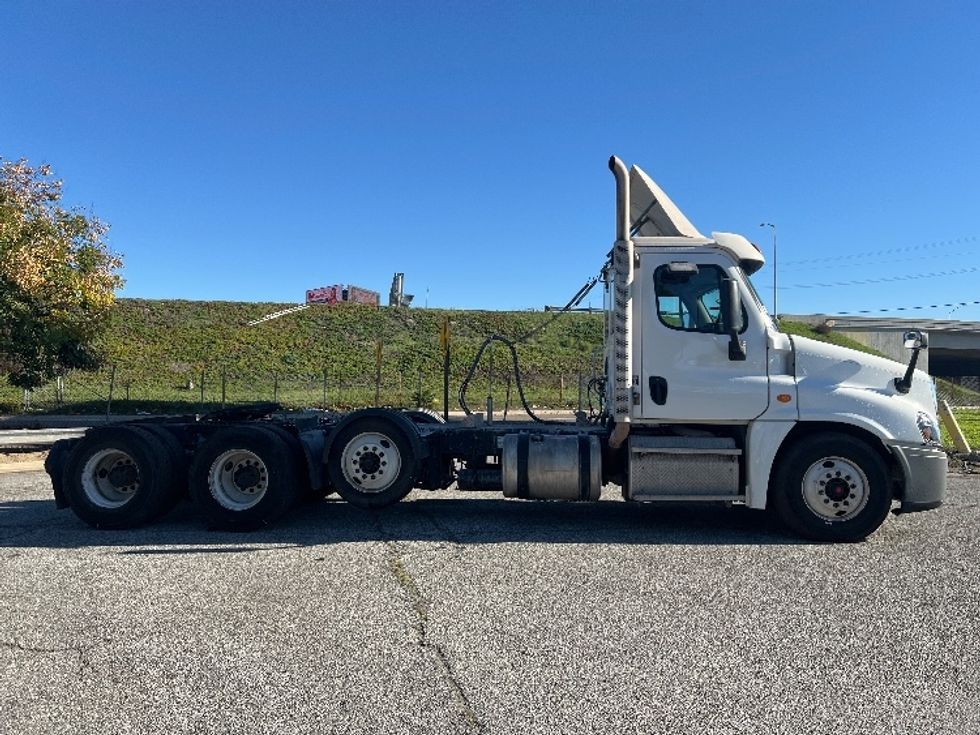 Day Cab Tractor-Heavy Duty Tractors-Freightliner-2017-Cascadia 12584ST-Torrance-CA-79,088\n\t\tmiles-$ 68,000 - Image 8