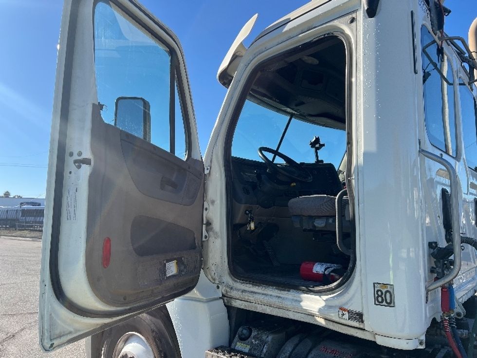 Day Cab Tractor-Heavy Duty Tractors-Freightliner-2017-Cascadia 12584ST-Torrance-CA-79,088\n\t\tmiles-$ 68,000 - Image 9