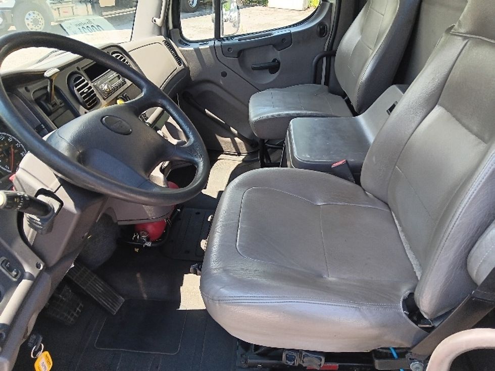 Day Cab Tractor-Heavy Duty Tractors-Freightliner-2017-M2-Cleveland-TN-184,910\n\t\tmiles-$ 48,000 - Image 10