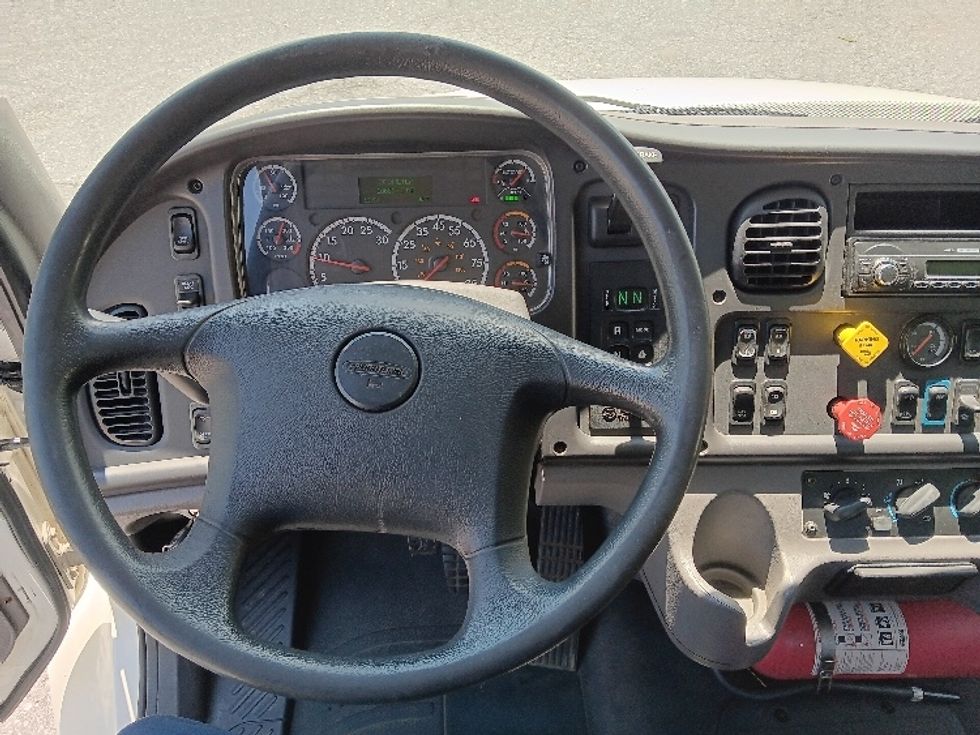 Day Cab Tractor-Heavy Duty Tractors-Freightliner-2017-M2-Cleveland-TN-184,910\n\t\tmiles-$ 48,000 - Image 11