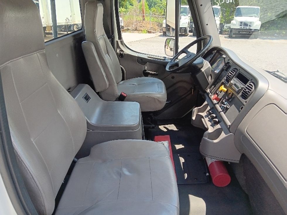 Day Cab Tractor-Heavy Duty Tractors-Freightliner-2017-M2-Cleveland-TN-184,910\n\t\tmiles-$ 48,000 - Image 14