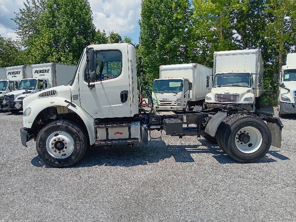 Day Cab Tractor-Heavy Duty Tractors-Freightliner-2017-M2-Cleveland-TN-184,910\n\t\tmiles-$ 48,000 - Image 4