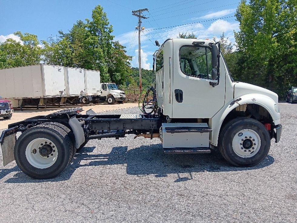 Day Cab Tractor-Heavy Duty Tractors-Freightliner-2017-M2-Cleveland-TN-184,910\n\t\tmiles-$ 48,000 - Image 8