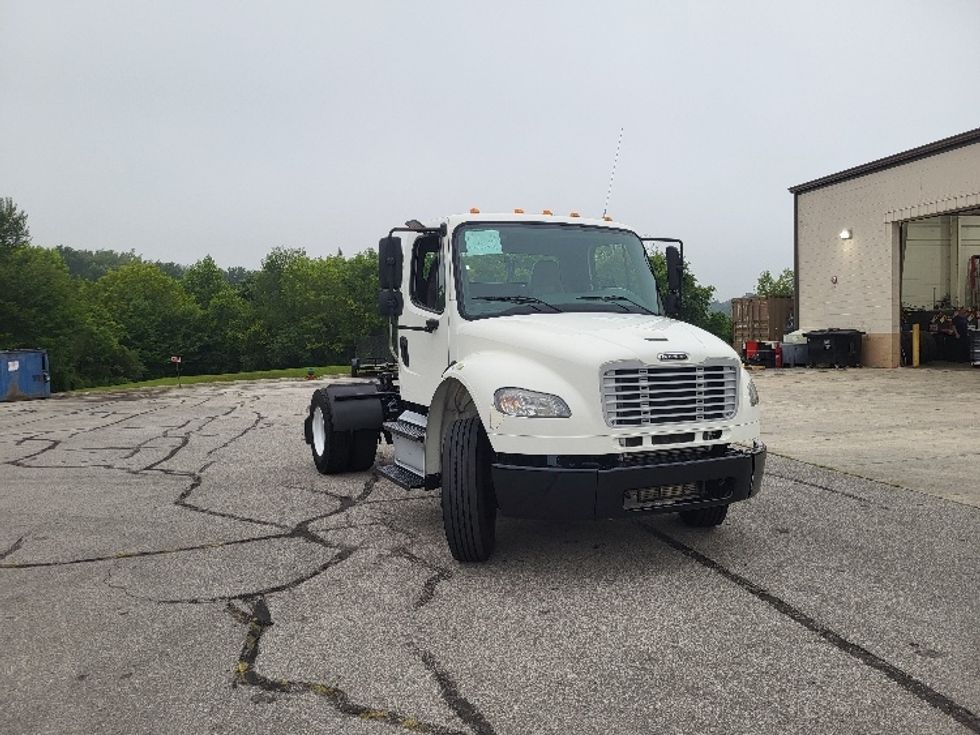 Day Cab Tractor-Heavy Duty Tractors-Freightliner-2017-M2-Cookeville-TN-156,343\n\t\tmiles-$ 49,750 - Image 1