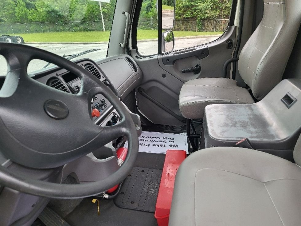 Day Cab Tractor-Heavy Duty Tractors-Freightliner-2017-M2-Cookeville-TN-156,343\n\t\tmiles-$ 49,750 - Image 10