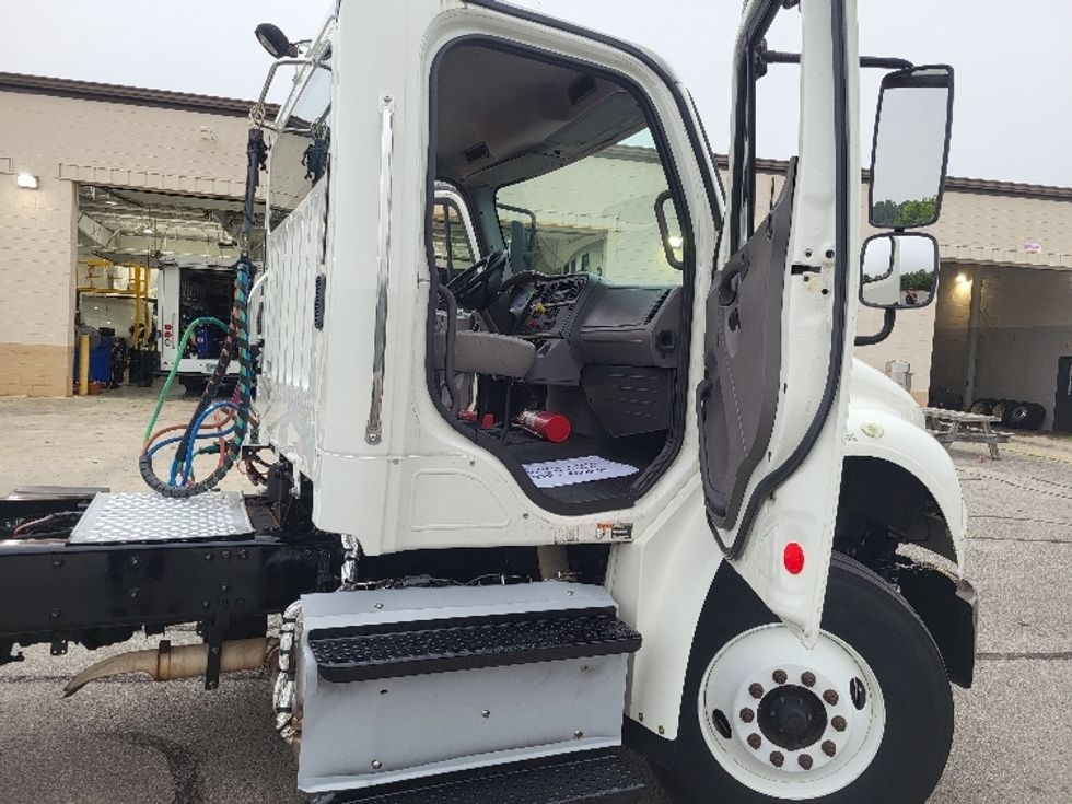 Day Cab Tractor-Heavy Duty Tractors-Freightliner-2017-M2-Cookeville-TN-156,343\n\t\tmiles-$ 49,750 - Image 12