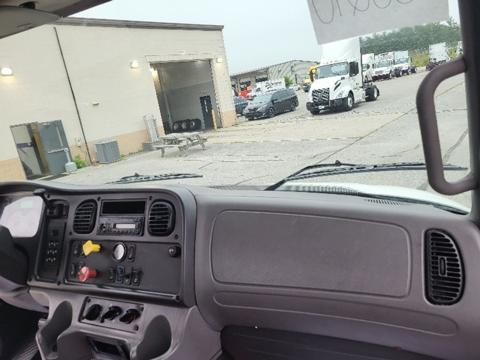 Day Cab Tractor-Heavy Duty Tractors-Freightliner-2017-M2-Cookeville-TN-156,343\n\t\tmiles-$ 49,750 - Image 13