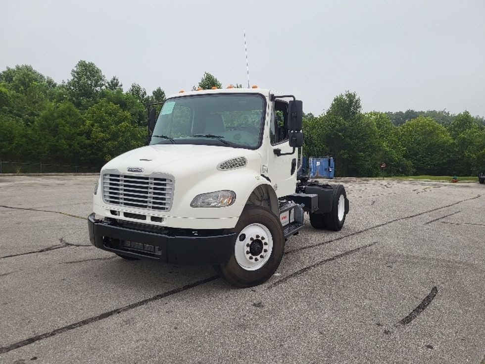 Day Cab Tractor-Heavy Duty Tractors-Freightliner-2017-M2-Cookeville-TN-156,343\n\t\tmiles-$ 49,750 - Image 3