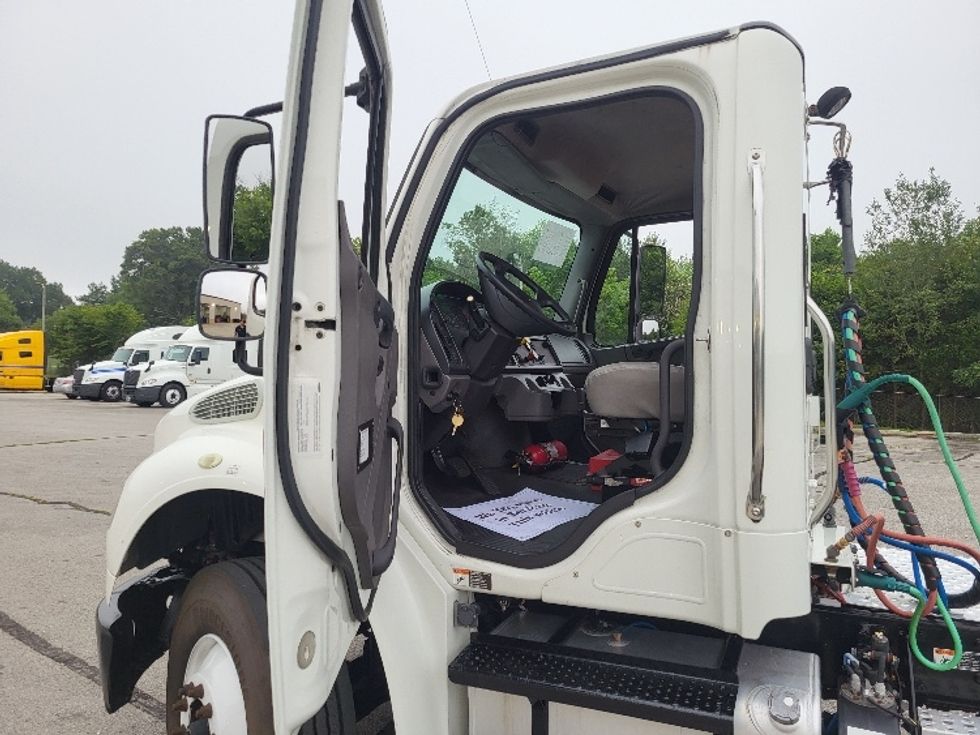 Day Cab Tractor-Heavy Duty Tractors-Freightliner-2017-M2-Cookeville-TN-156,343\n\t\tmiles-$ 49,750 - Image 9