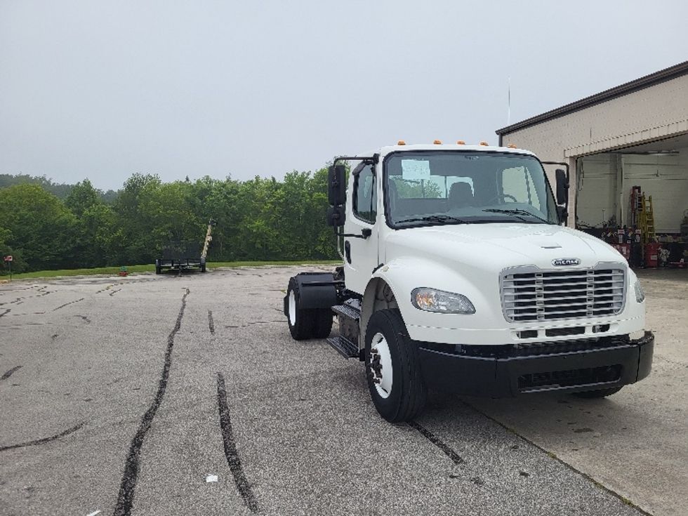 Day Cab Tractor-Heavy Duty Tractors-Freightliner-2017-M2-Cookeville-TN-223,195\n\t\tmiles-$ 46,000 - Image 1