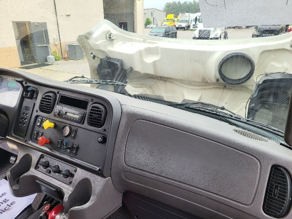 Day Cab Tractor-Heavy Duty Tractors-Freightliner-2017-M2-Cookeville-TN-223,195\n\t\tmiles-$ 46,000 - Image 13
