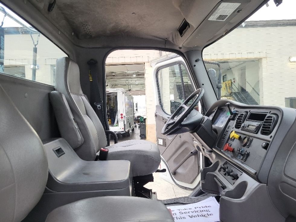 Day Cab Tractor-Heavy Duty Tractors-Freightliner-2017-M2-Cookeville-TN-223,195\n\t\tmiles-$ 46,000 - Image 14