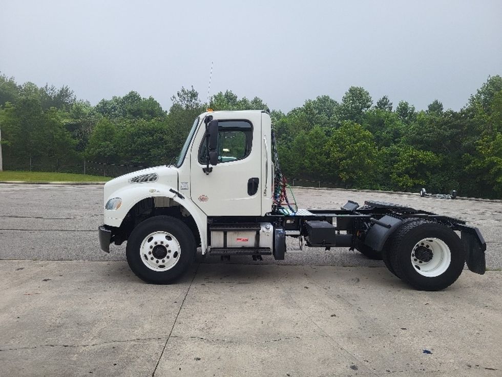 Day Cab Tractor-Heavy Duty Tractors-Freightliner-2017-M2-Cookeville-TN-223,195\n\t\tmiles-$ 46,000 - Image 4