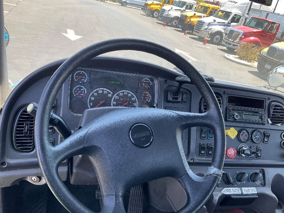 Day Cab Tractor-Heavy Duty Tractors-Freightliner-2017-M2-Fontana-CA-226,356\n\t\tmiles-$ 54,000 - Image 11