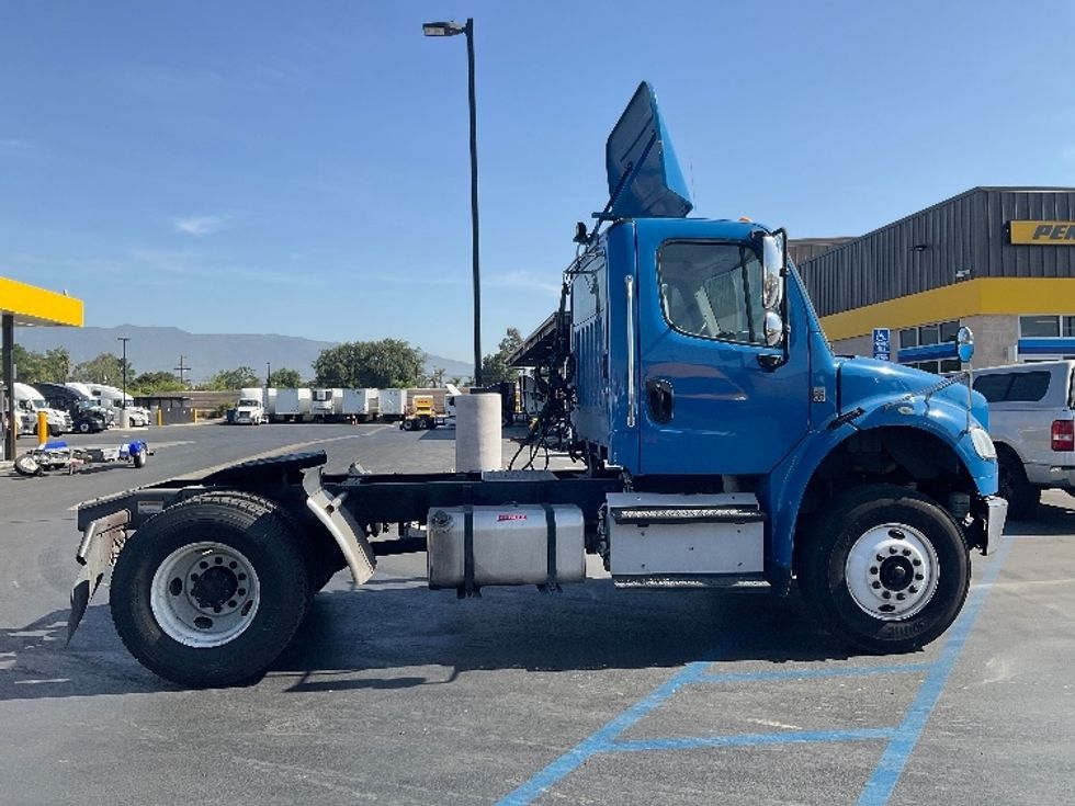 Day Cab Tractor-Heavy Duty Tractors-Freightliner-2017-M2-Fontana-CA-226,356\n\t\tmiles-$ 54,000 - Image 8