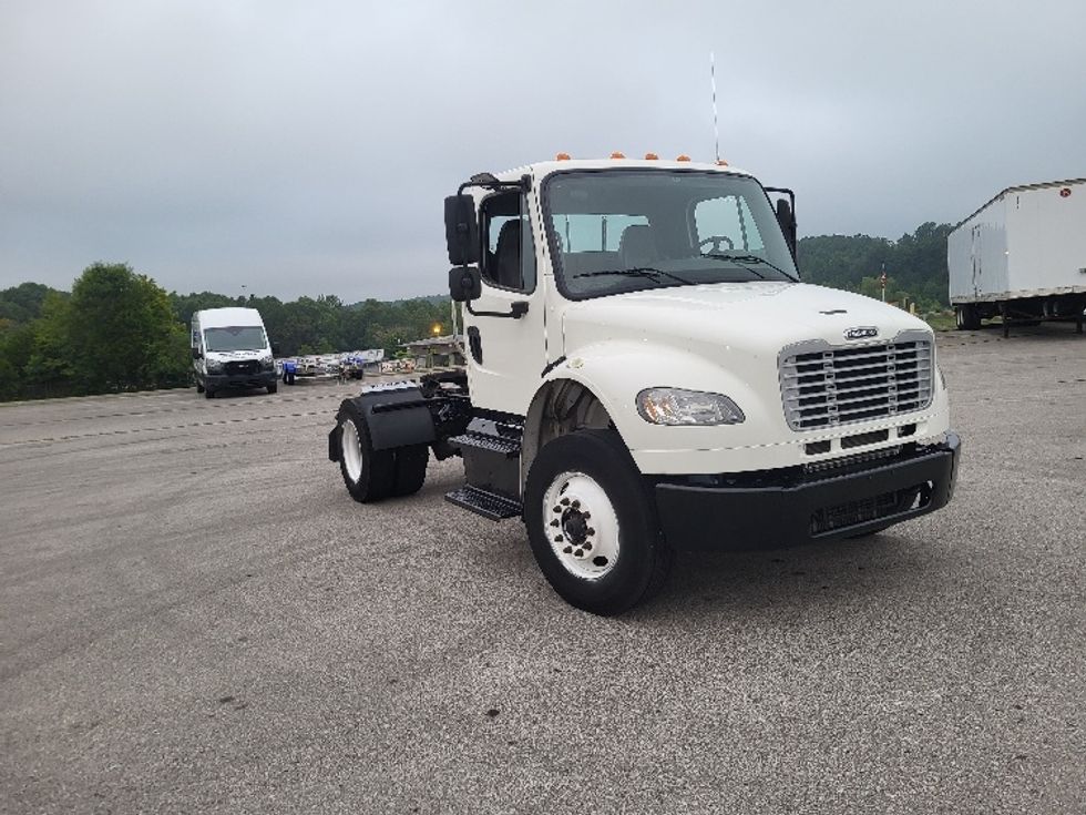 Day Cab Tractor-Heavy Duty Tractors-Freightliner-2017-M2-Morristown-TN-179,697\n\t\tmiles-$ 48,500 - Image 1