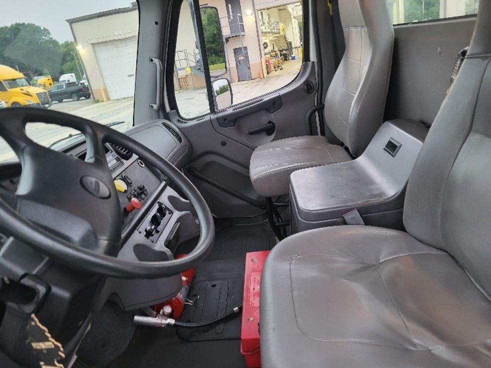 Day Cab Tractor-Heavy Duty Tractors-Freightliner-2017-M2-Morristown-TN-179,697\n\t\tmiles-$ 48,500 - Image 10