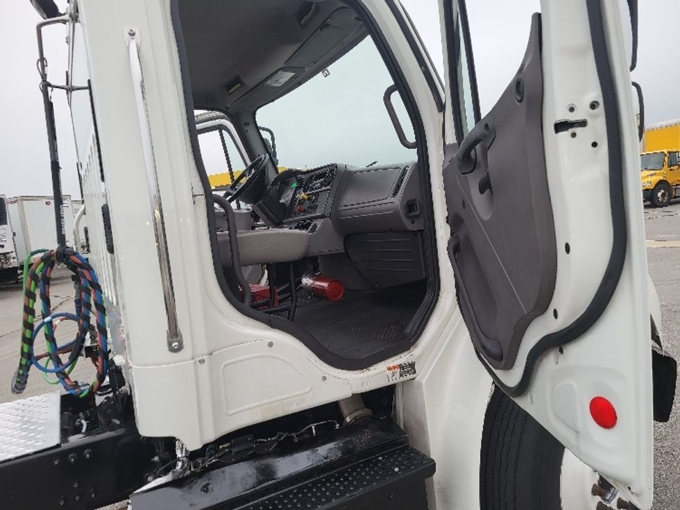 Day Cab Tractor-Heavy Duty Tractors-Freightliner-2017-M2-Morristown-TN-179,697\n\t\tmiles-$ 48,500 - Image 12