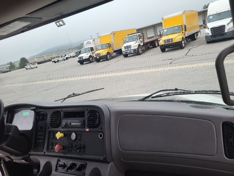 Day Cab Tractor-Heavy Duty Tractors-Freightliner-2017-M2-Morristown-TN-179,697\n\t\tmiles-$ 48,500 - Image 13