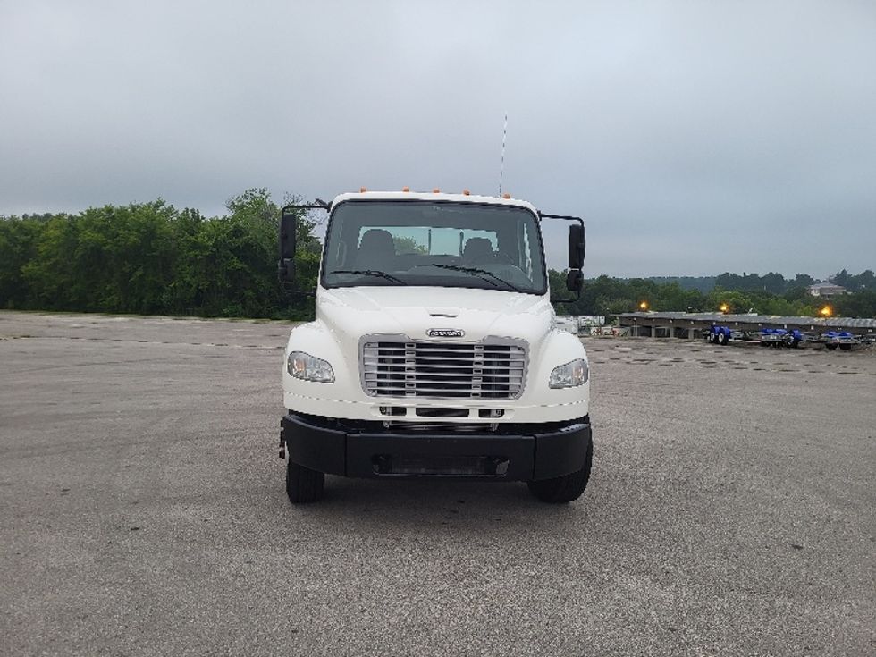 Day Cab Tractor-Heavy Duty Tractors-Freightliner-2017-M2-Morristown-TN-179,697\n\t\tmiles-$ 48,500 - Image 2