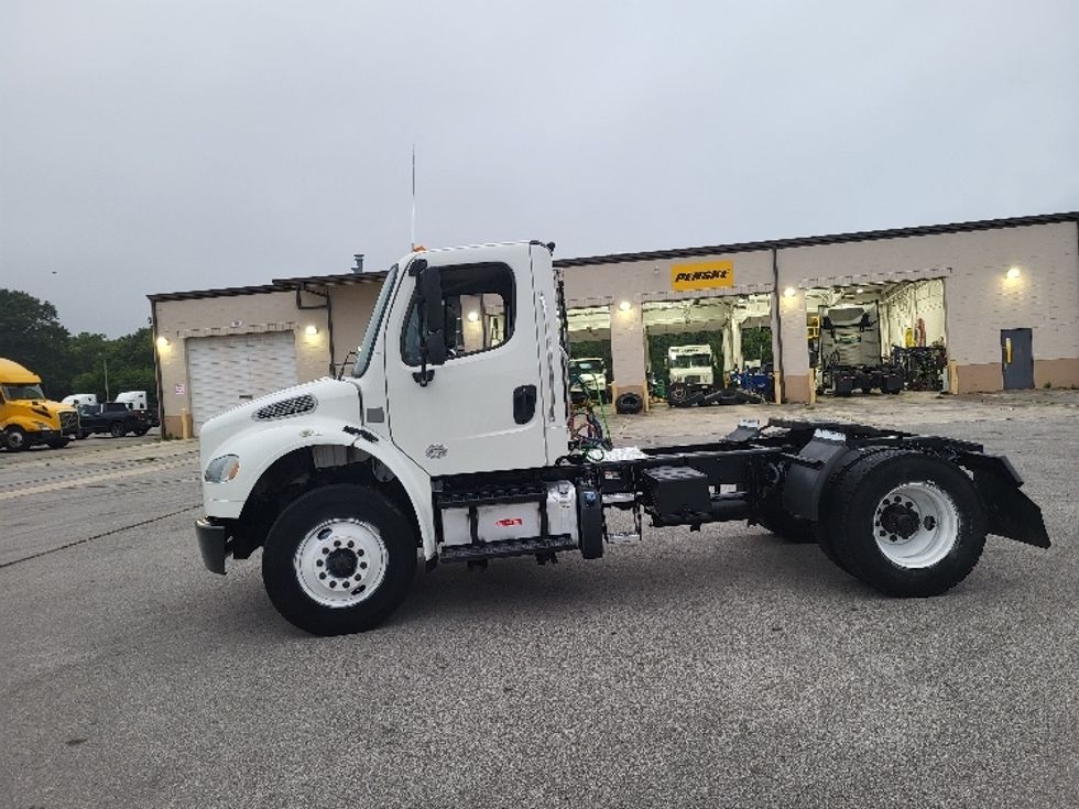 Day Cab Tractor-Heavy Duty Tractors-Freightliner-2017-M2-Morristown-TN-179,697\n\t\tmiles-$ 48,500 - Image 4