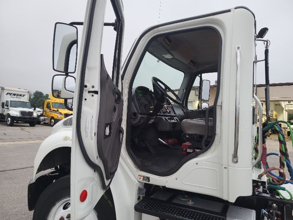 Day Cab Tractor-Heavy Duty Tractors-Freightliner-2017-M2-Morristown-TN-179,697\n\t\tmiles-$ 48,500 - Image 9