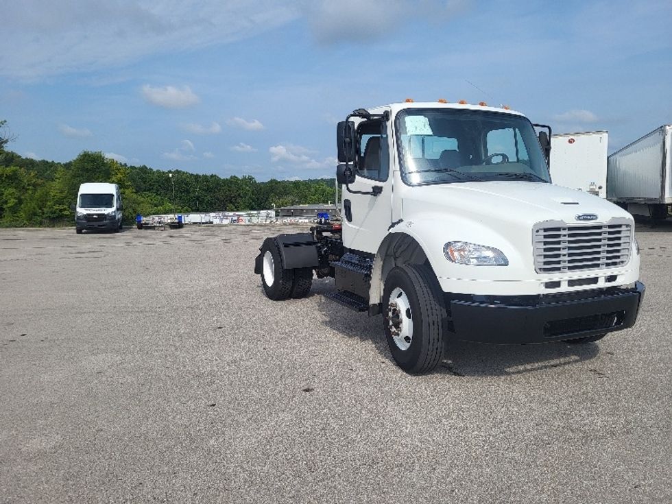 Day Cab Tractor-Heavy Duty Tractors-Freightliner-2017-M2-Morristown-TN-192,096\n\t\tmiles-$ 47,750 - Image 1