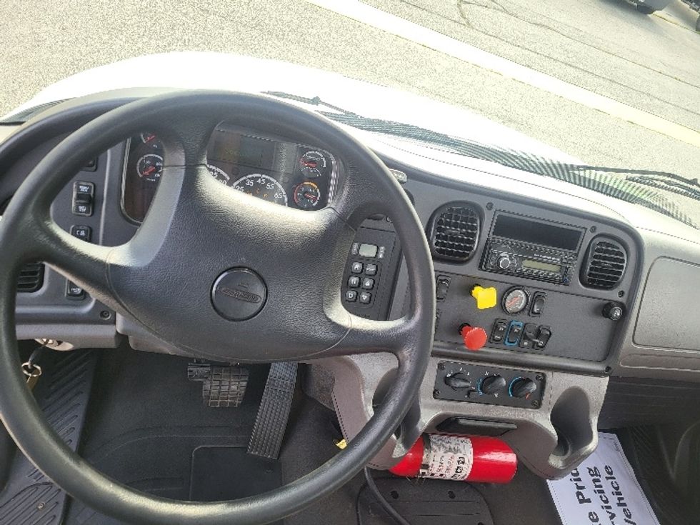 Day Cab Tractor-Heavy Duty Tractors-Freightliner-2017-M2-Morristown-TN-192,096\n\t\tmiles-$ 47,750 - Image 11